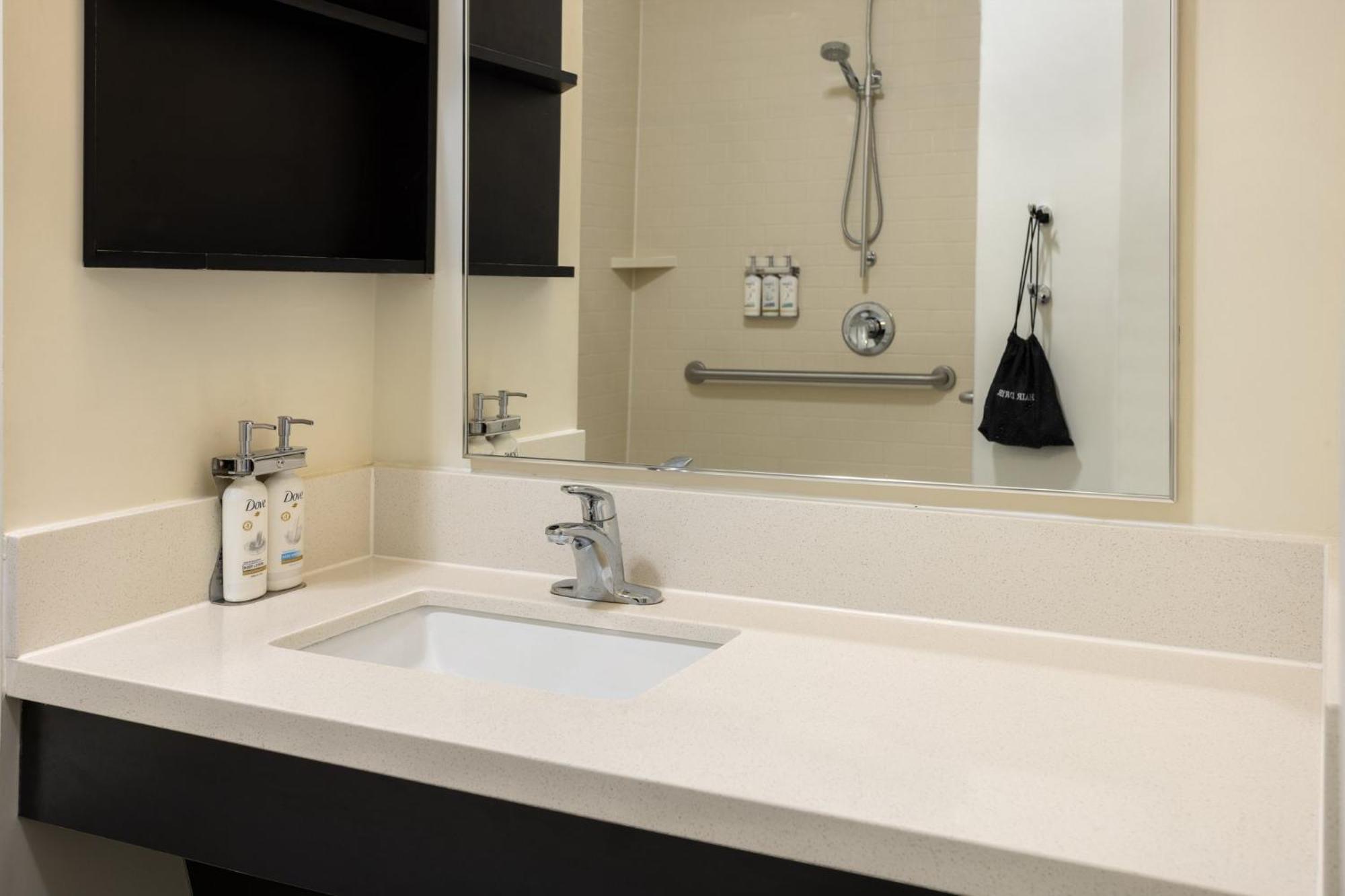 Candlewood Suites Philadelphia - Airport Area By Ihg Chester Exteriör bild